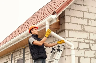 Pose et remplacement de gouttières à Gastes